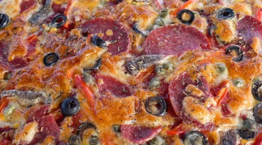 Salami Pizza