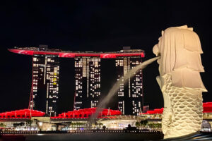 Merlion statue singapore marina bay sands at night