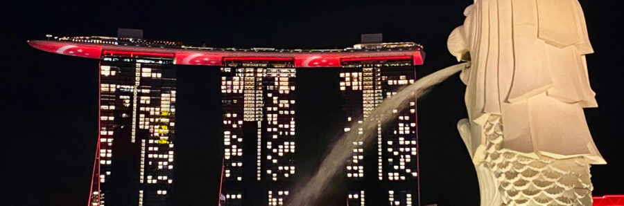 Merlion statue singapore marina bay sands at night